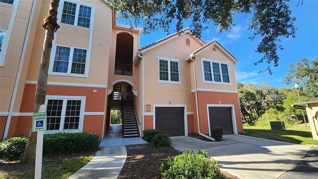 2 bed, 2.0 bath, 1089 sqft, $2,600 — Photo 1
