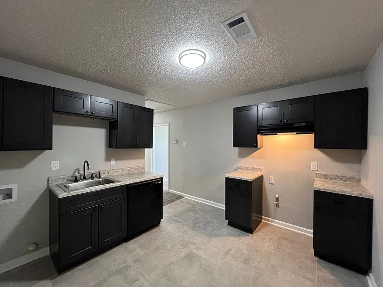 1802 Blair Hunt Dr — Photo 9