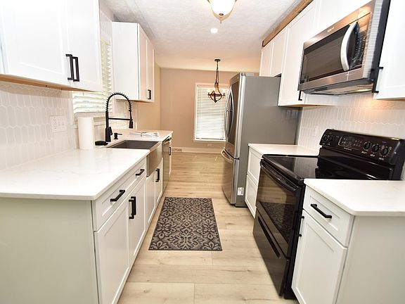 5th image of 3805 Wedgewood Ct