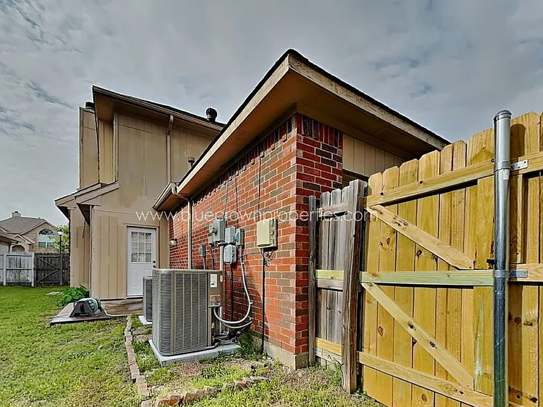 1409 Post Oak Dr — Photo 18