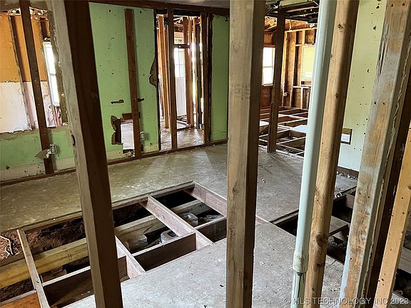 4th image of 719 S Poplar St