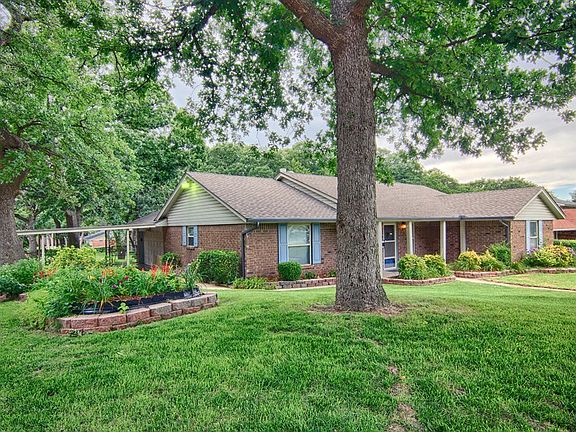 2nd image of 2901 N Redmond Ct