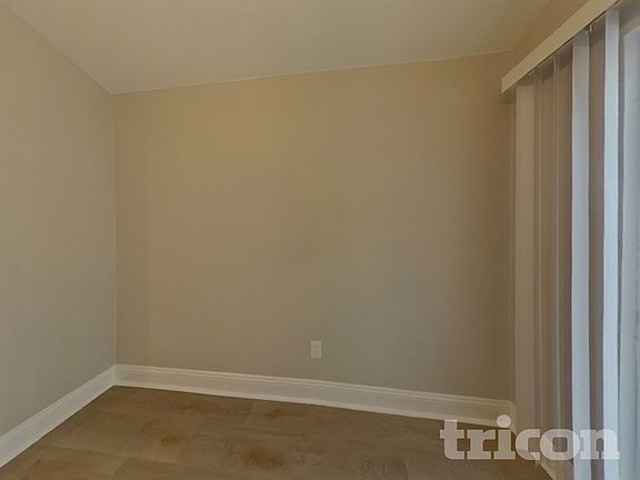 4th image of 523 Red Coat Ln