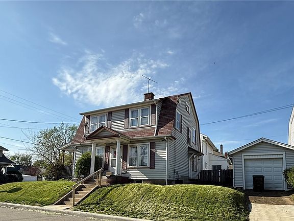 5th image of 200 Roslyn Ave NW