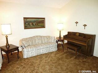 308 Northwood Dr, Rochester, NY 14612