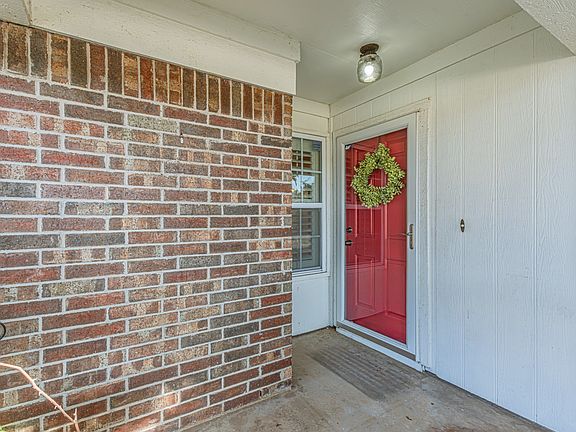 2nd image of 1724 Red Bud Ln