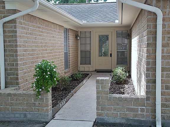 There is fresh paint both inside and out.Come on in, we'll show you around