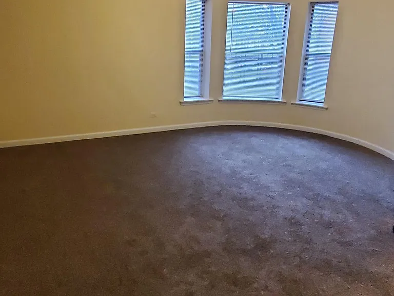 Park Apartments — Photo 4