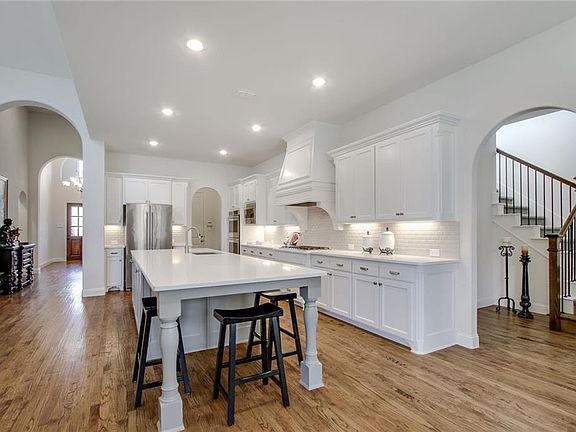 5th image of 1712 Milford Dr