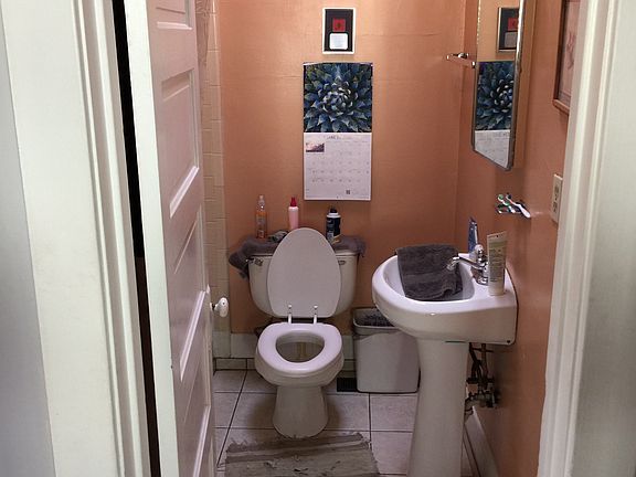 3rd image of 1015 E Garfield Ave