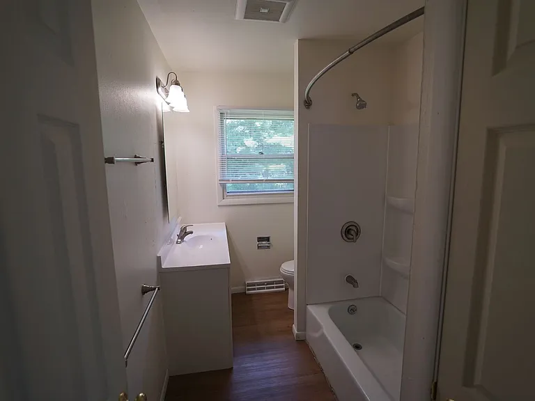 2410 Valley St — Photo 6