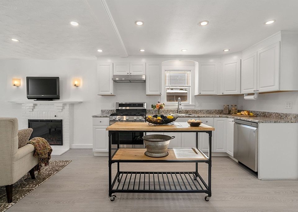 230 Oak St, Natick, MA 01760 Zillow