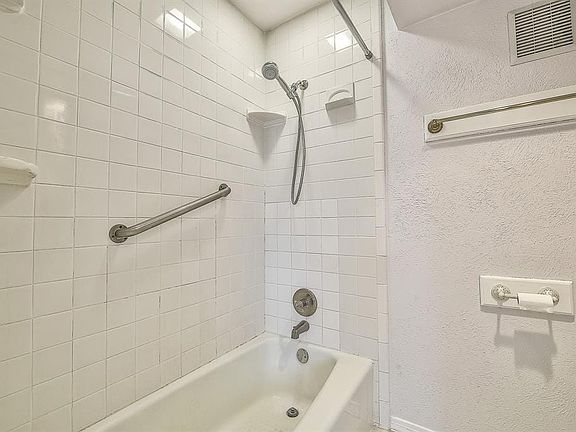 4th image of 6808 Eastridge Dr APT 18