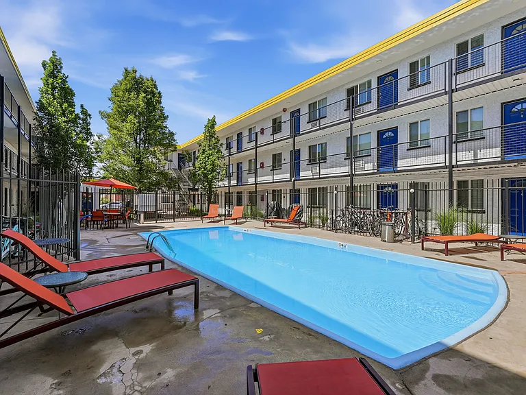 Courtyard at Cherry Creek — Photo 74