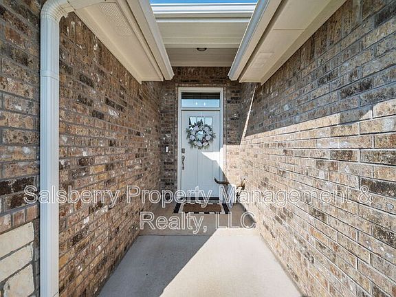 4th image of 3310 Windcrest Dr
