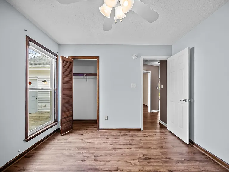 1003 Springdale Dr — Photo 13