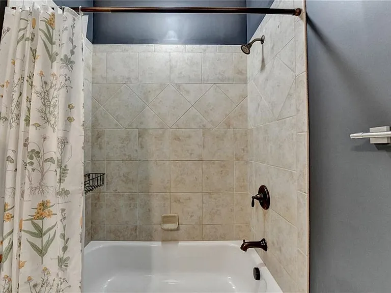 2230 Manor Creek Ct — Photo 37