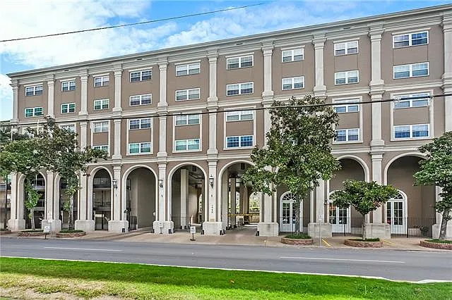 1750 Saint Charles Ave #541