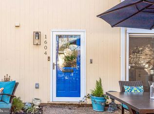 1604 Wainwright Dr, Reston, VA 20190