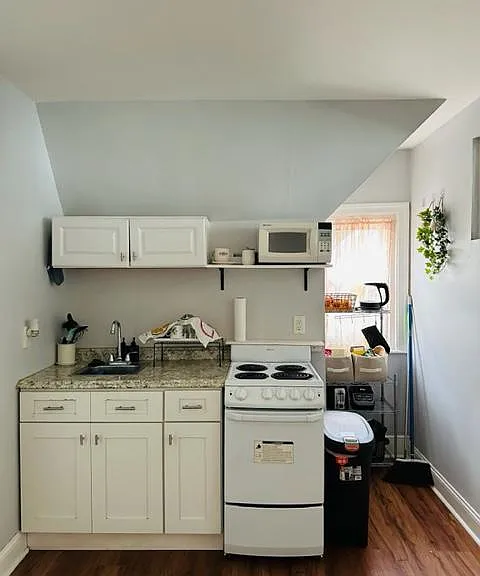 323 S 46th St #4F — Photo 8