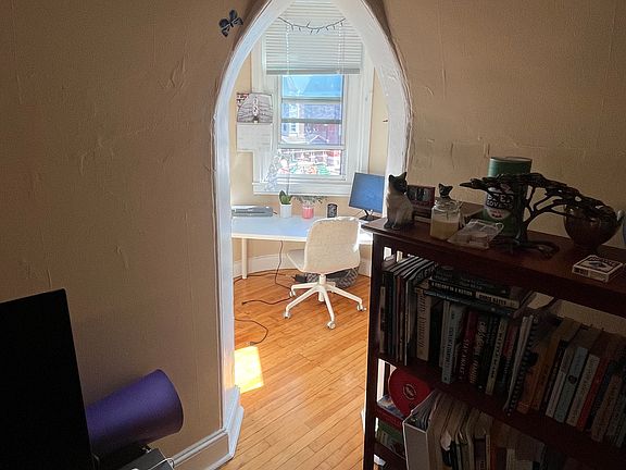 4th image of 434 S 42nd St APT 3