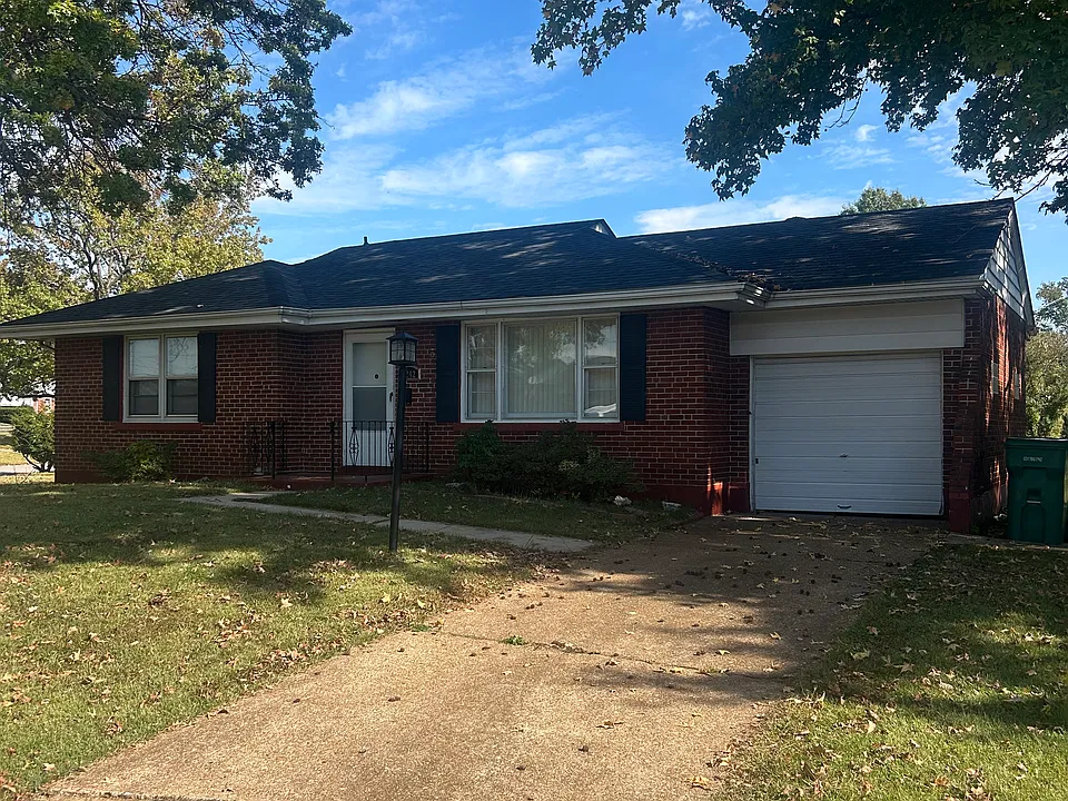 1242 Wentworth Dr