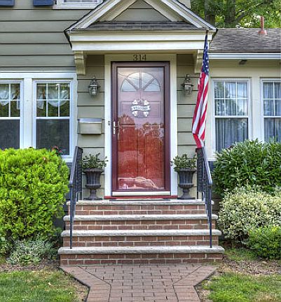 4th image of 314 Claremont Pl