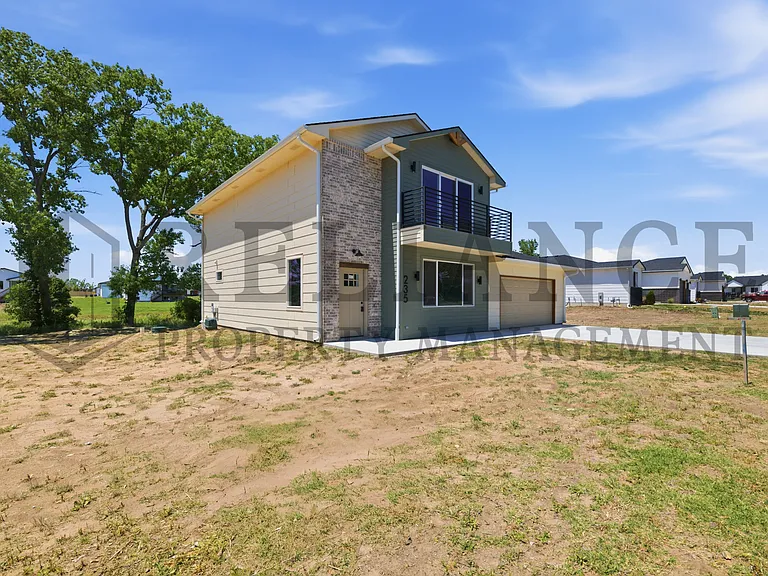 235 Arbor — Photo 2