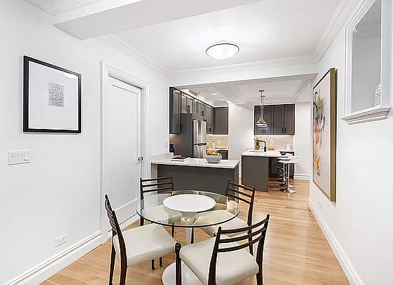 4th image of 23 W 73rd St #104
