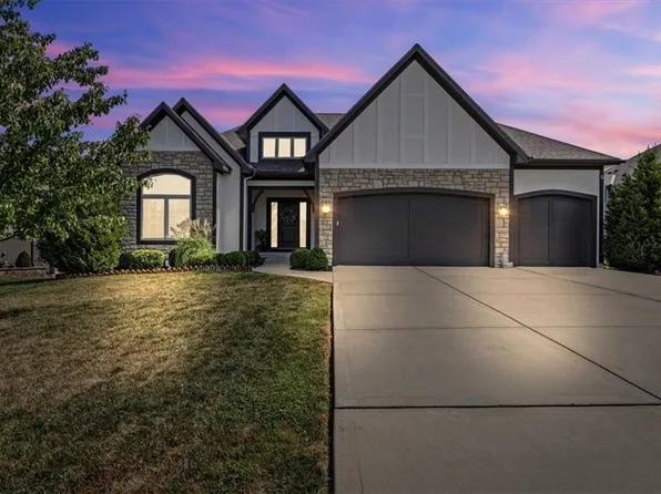 991 SW Perth Shire Dr, Lees Summit, MO 64081