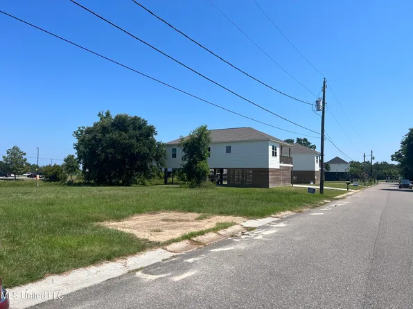 110 Wenmar Ave, Pass Christian, MS 39571