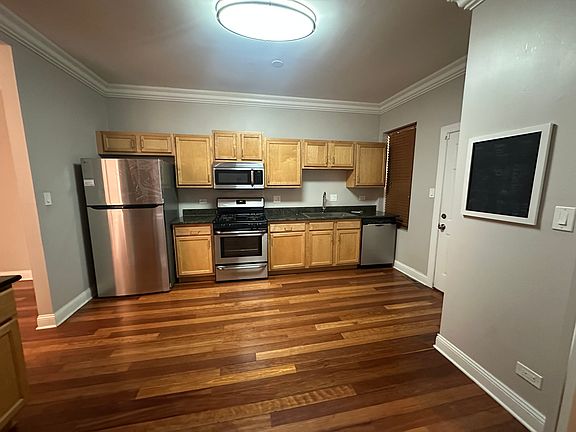 4th image of 4055 S Calumet Ave APT 1S
