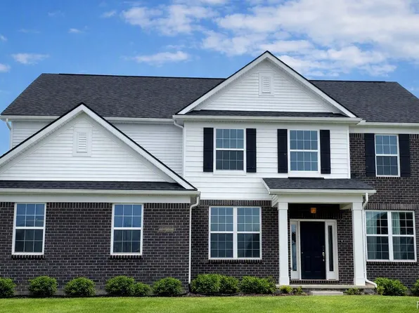 58547 Stuart Dr, South Lyon, MI 48178
