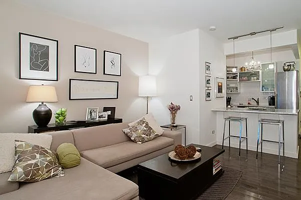 Sold by R New York | media 19