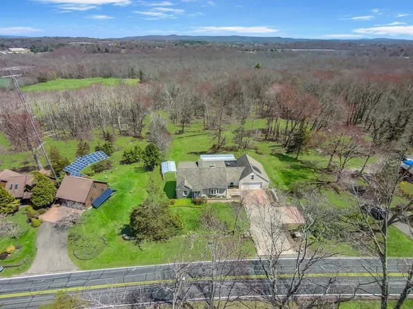 51 South St, Granby, MA 01033