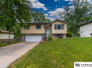 4407 Hallcliffe Rd, Lincoln, NE 68516