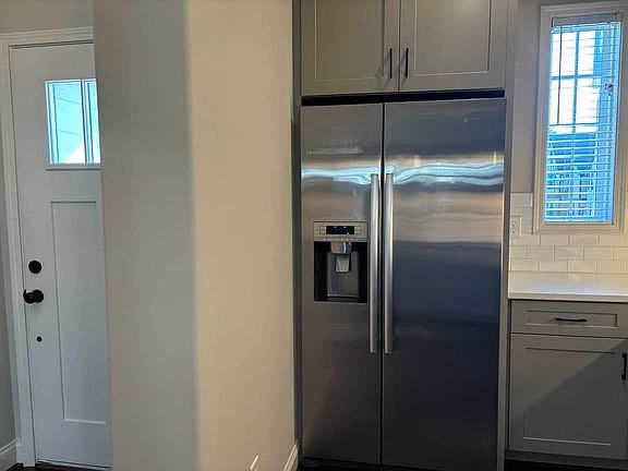5th image of 999 Lennox Blvd
