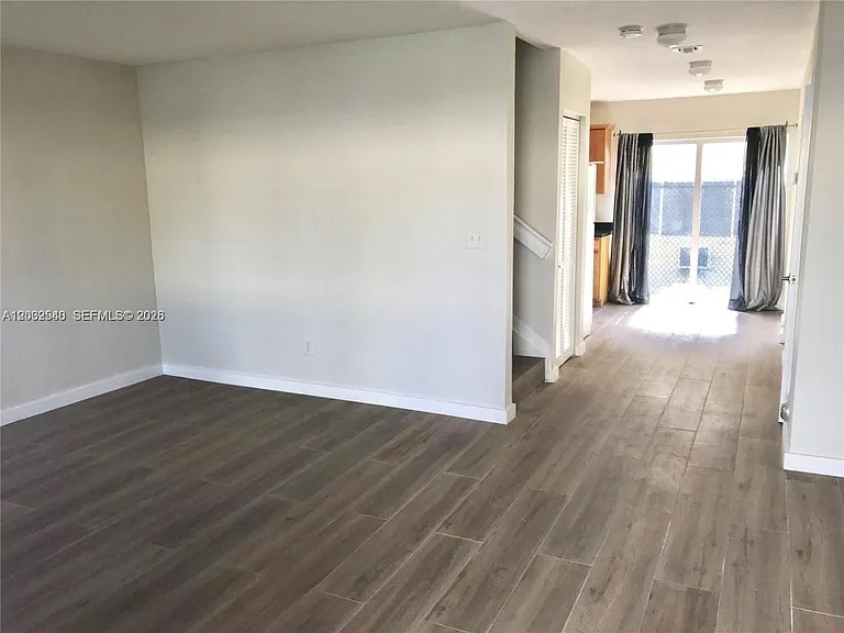 2090 NE 167th St — Photo 1