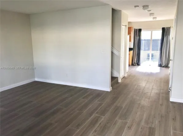 2090 NE 167th St, Miami, FL
