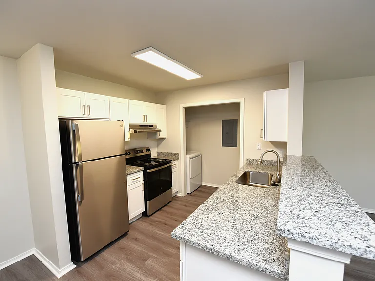 Keystone Crossing Apartment Homes — Photo 14