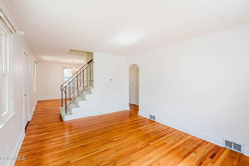 4th image of 13 Swayze Drive