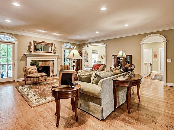 3rd image of 1785 Monarch Ln