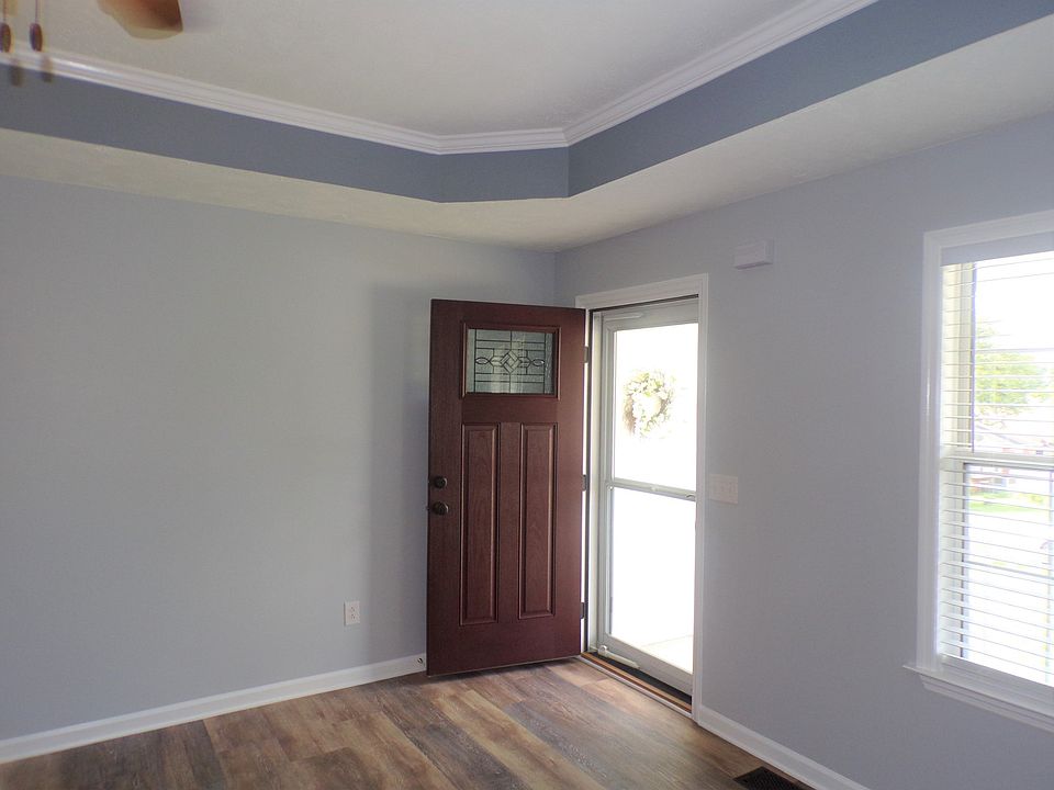 1st image of 301 Valley Ct