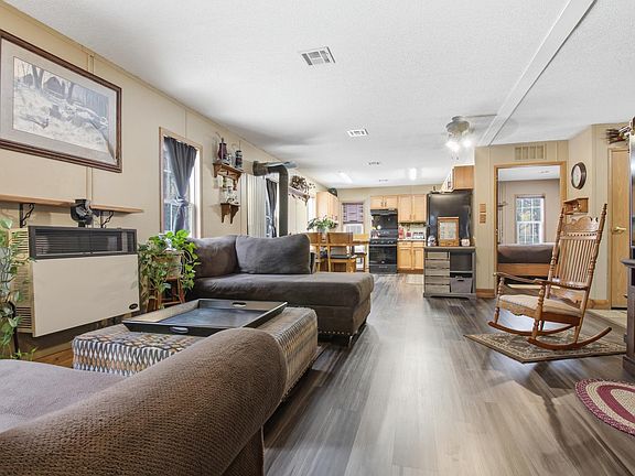 3rd image of 11084 320th St
