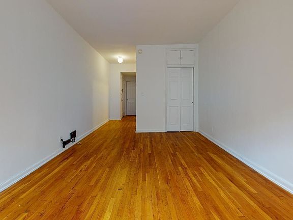 3rd image of 219 E 88th St Floor 3