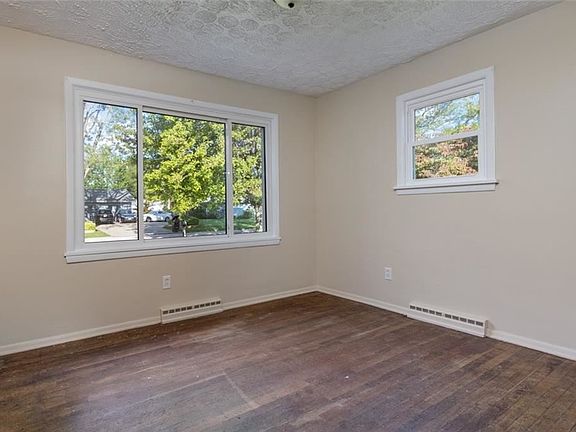 5th image of 1030 Brown Dr