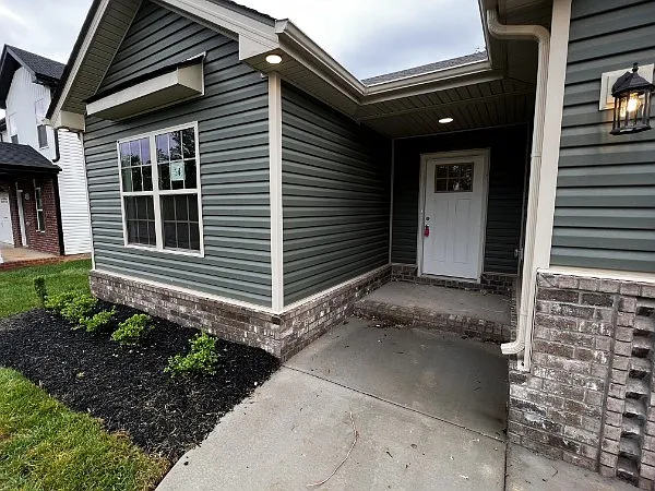 1141 Cardinal Creek Dr — Photo 2