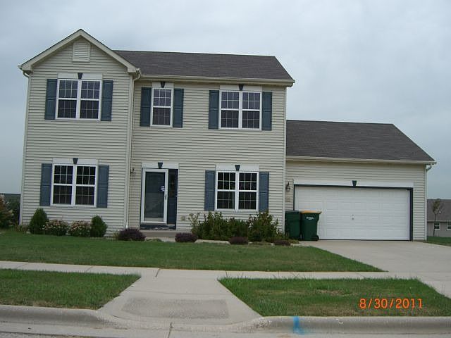 2nd image of 400 S Creek Dr