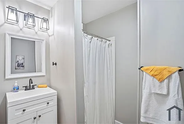 8170 Huntington Dr — Photo 12
