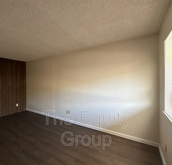 1861 Emma Lee Ln — Photo 3